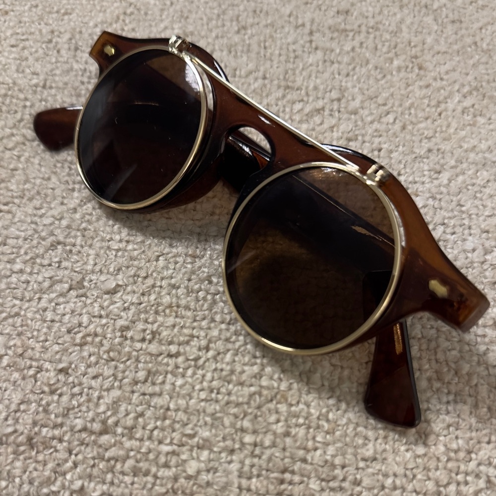UNISEX Stylish Round Sunglasses with Gold Accents - Picture 10 of 11